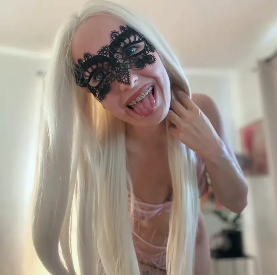 Dalia, 25